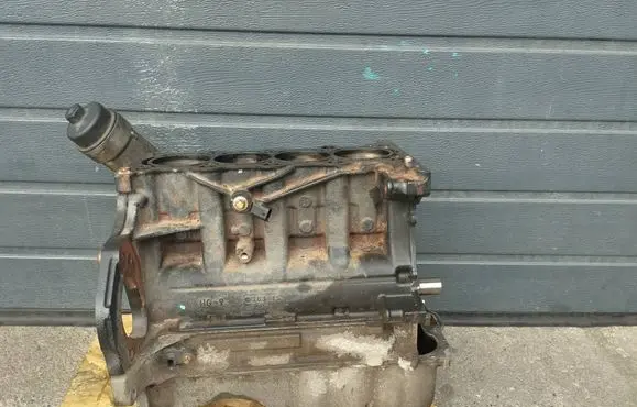Opel Corsa E Engine block B12XER