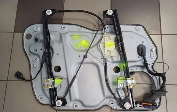 Volkswagen Caddy Front door electric window regulator 2K1837752DT 2K1837730L