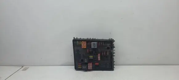 Volkswagen Touran I Fuse module 1K0937124