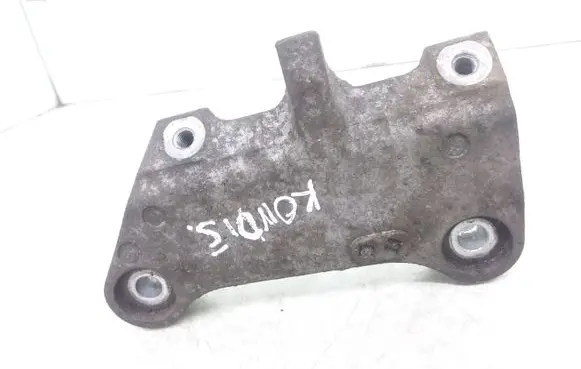 Honda CR-V A/C compressor mount bracket 