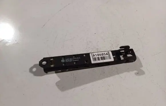 Volkswagen Golf III Seat belt adjustment rail 1H0857819ALE
