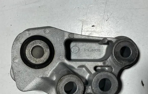Mazda 3 Engine mount bracket BDNE11 BDNF11