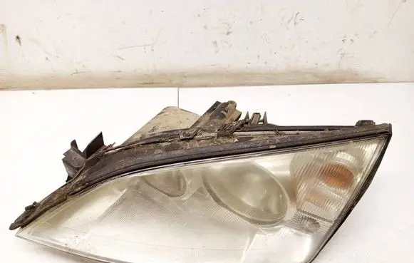 Ford Mondeo Mk III Headlight/headlamp 0301174201