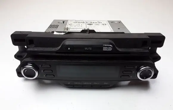 Alfa Romeo Giulietta Radio/CD/DVD/GPS head unit 1560912490