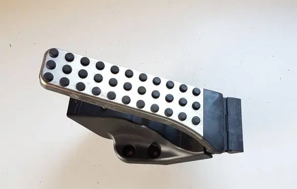 Mercedes-Benz E W213 Accelerator throttle pedal A2053000104