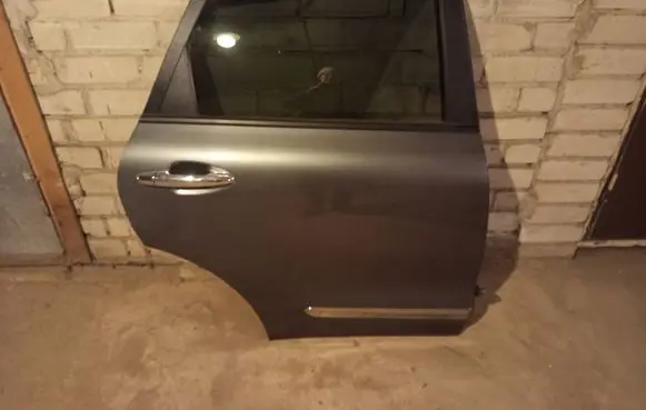 KIA Niro Rear door 