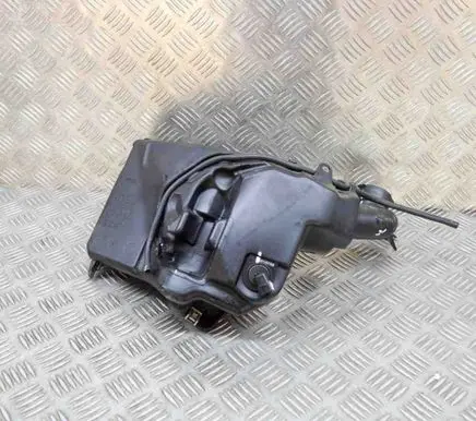 Windshield washer fluid reservoir/tank