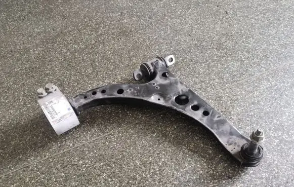 Chevrolet Volt II Front lower control arm/wishbone 84289692