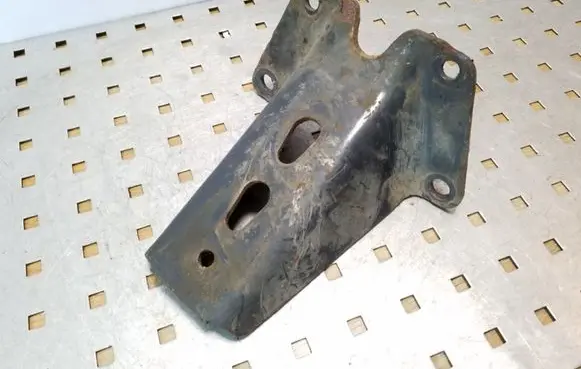 Iveco Daily 35 - 40.10 Engine mounting bracket
