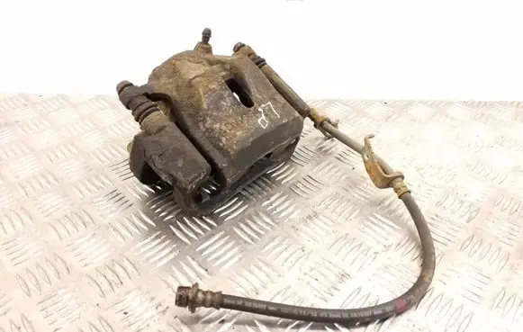 Toyota RAV 4 (XA40) Front brake caliper
