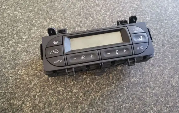 Citroen C3 Climate control unit 96588239XT