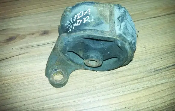 Honda Accord Engine mount bracket