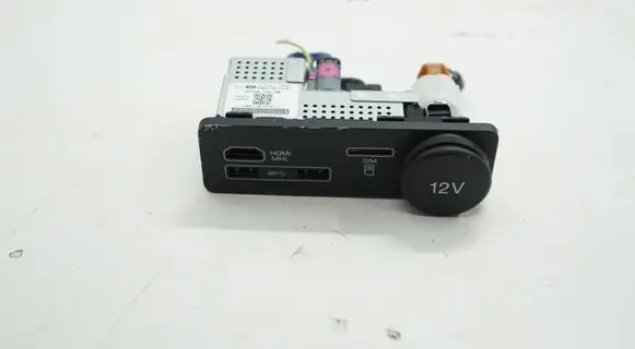 Land Rover Range Rover Evoque L538 USB socket connector FW9319E110AD