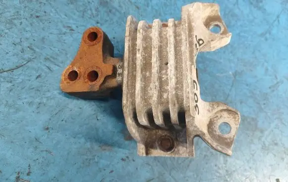 Dodge Journey Engine mount bracket P05147129AD