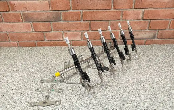 BMW 5 F10 F11 Fuel injector 7597870 0261500109