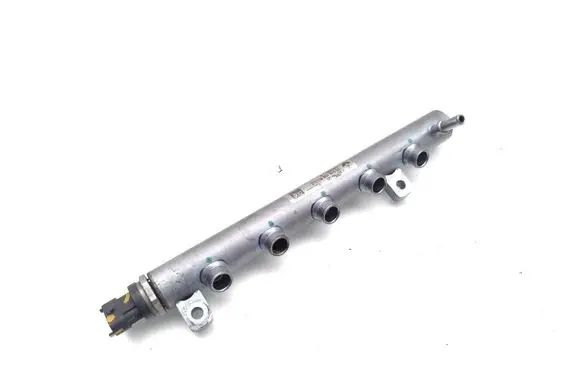 Mercedes-Benz Vito Viano W447 Fuel main line pipe 8201044829 175216420R