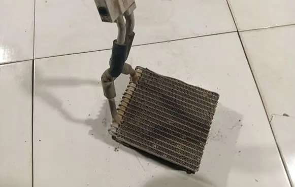 Nissan Pathfinder R51 A/C cooling radiator (condenser) 