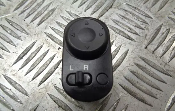 Chevrolet Lacetti Wing mirror switch