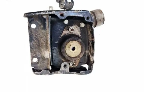 Citroen Xsara Picasso Engine mount bracket 9638136580
