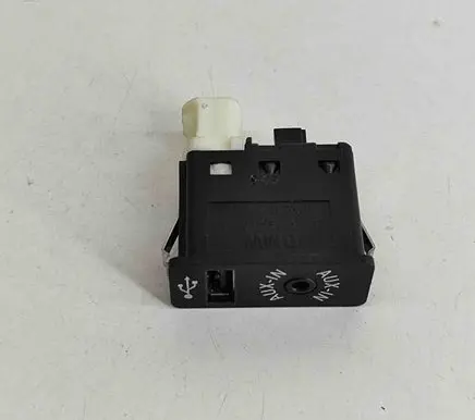 BMW X6 F16 AUX in-socket connector 9266607
