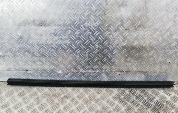 Toyota Avensis T250 Front door glass trim molding 