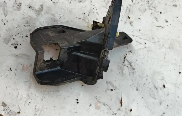 Land Rover Evoque I Fender mounting bracket 