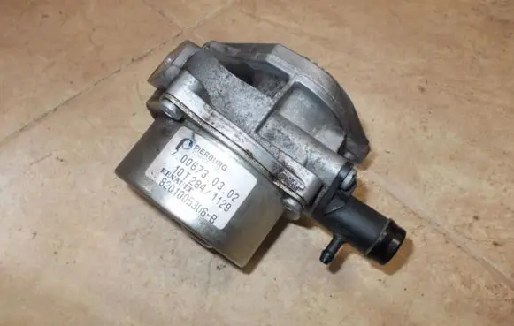 Renault Clio III Vacuum pump 8201005306B