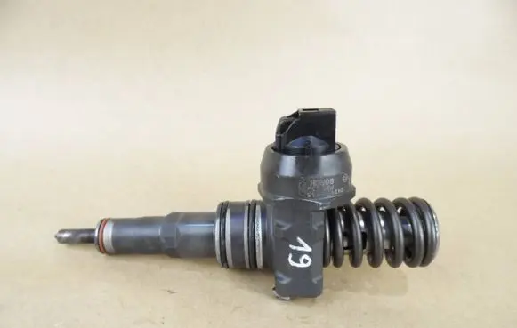 Volkswagen Golf V Fuel injector 0414720215