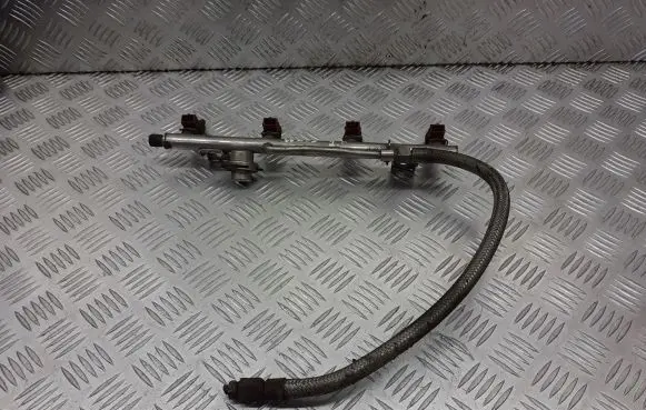 Mercedes-Benz C W203 Fuel main line pipe A1110703095