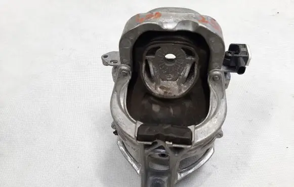 Audi Q7 4M Engine mount bracket 4M0199256CA