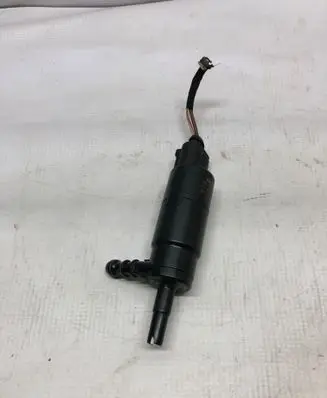 Volkswagen Golf VI Headlight washer pump 3B7955681 001016