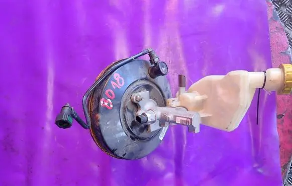 Peugeot 1007 Master brake cylinder 9649329580