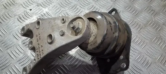Skoda Fabia Mk1 (6Y) Engine mount bracket 6Q0199262AF
