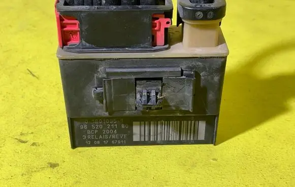 Citroen DS3 Charging relay RZ1R5P5K1