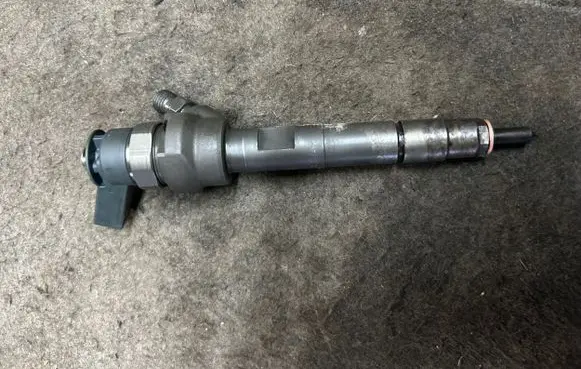 BMW 1 F20 F21 Fuel injector 7798446