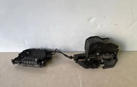 BMW 7 F01 F02 F03 F04 Rear door soft close latching motor 7185687 41533098