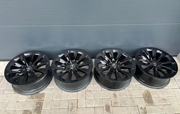 Tesla Model S R12 alloy rim 105933700A