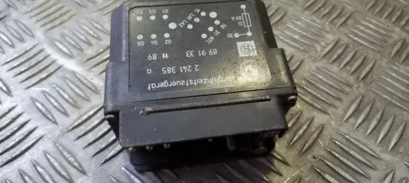 BMW 5 E34 Glow plug pre-heat relay 2241385 899133