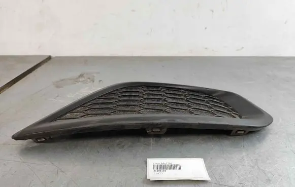 Volvo C30 Front bumper lower grill 31298169 31214641