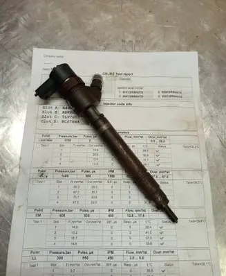 Volvo V70 Fuel injector 30777526 0445110248