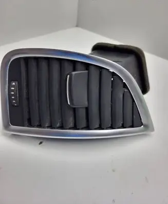 Audi Q7 4L Dashboard side air vent grill/cover trim 4L0820902