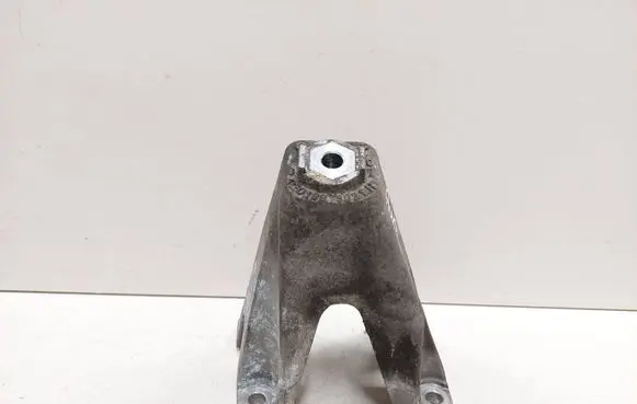 Audi A8 S8 D3 4E Engine mounting bracket 4E0199307BH