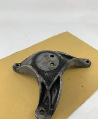 BMW 5 E39 Engine mounting bracket 1096080