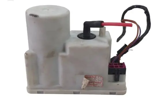 Audi A4 S4 B5 8D Central locking vacuum pump 4A0862257H