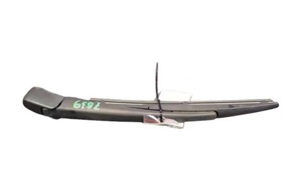 Rear wiper blade arm