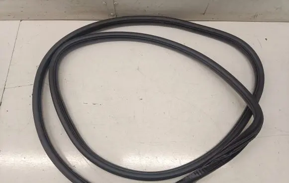 BMW 2 F46 Rear door rubber seal (on body) 