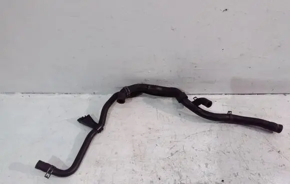 Volkswagen PASSAT B7 Engine coolant pipe/hose
