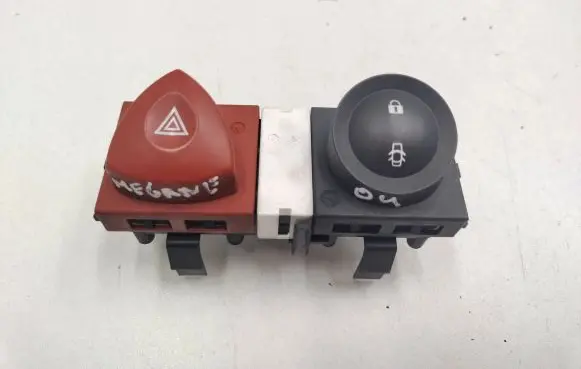 Renault Megane II Hazard light switch 8200095493 88040001 88040002