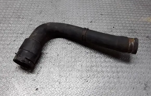 Volkswagen PASSAT B5.5 Engine coolant pipe/hose 8D0121101K