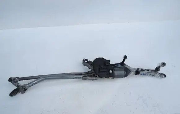 Mercedes-Benz CLS C218 AMG Front wiper linkage and motor A2128201240